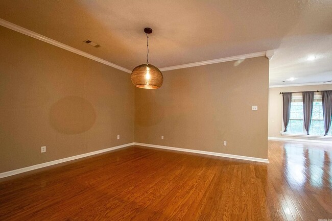 Building Photo - 20 Bouresse Dr