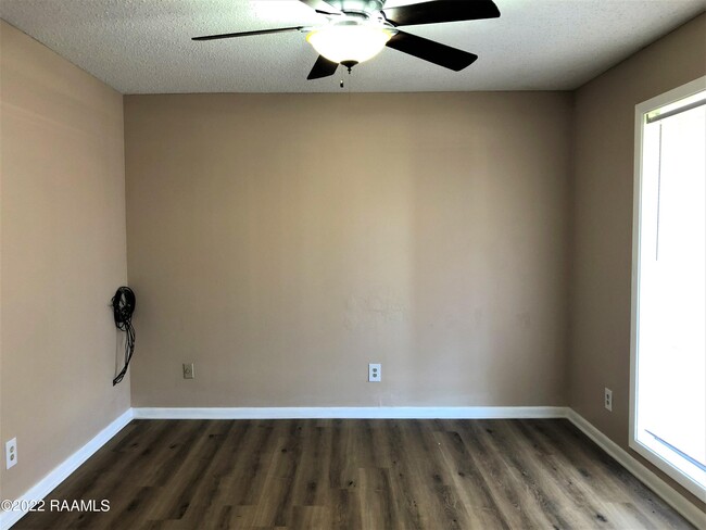 Building Photo - 123 Highland Dr