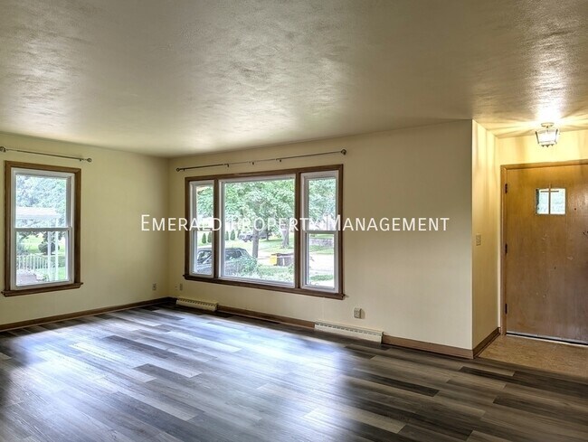 Foto del edificio - 127 Hilton Ave
