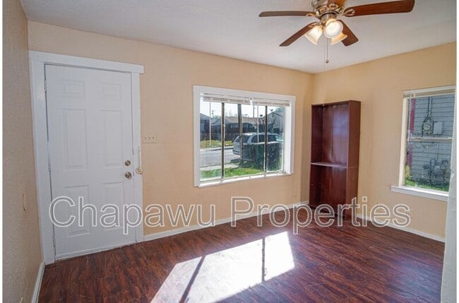 Foto del edificio - 819 Larry St