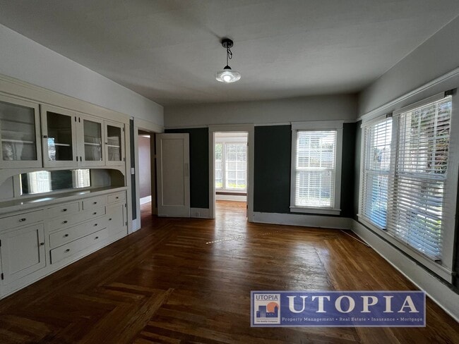 Building Photo - RENT SPECIAL: 50% off 1st months rent if t...