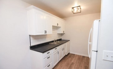 Building Photo - 308 Lewis Ave