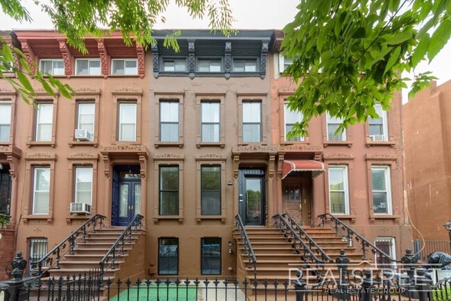 Building Photo - Stunning New 3 Bed 2 Bath in Bed Stuy Town...
