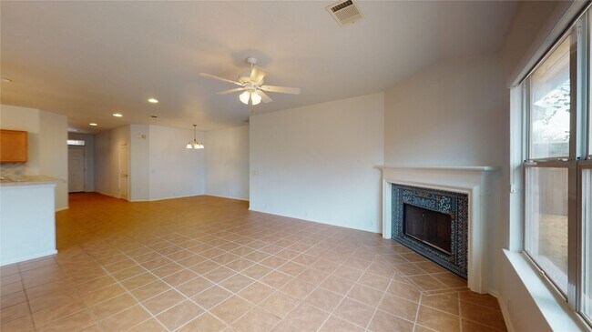 Foto del edificio - 107 Hoot Owl Ln N