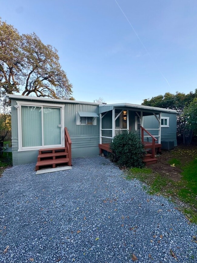 Building Photo - Looking for Tranquility? Look No Further!