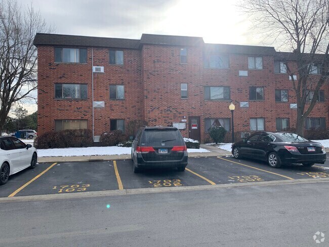 Building Photo - 1705 W Victoria Dr