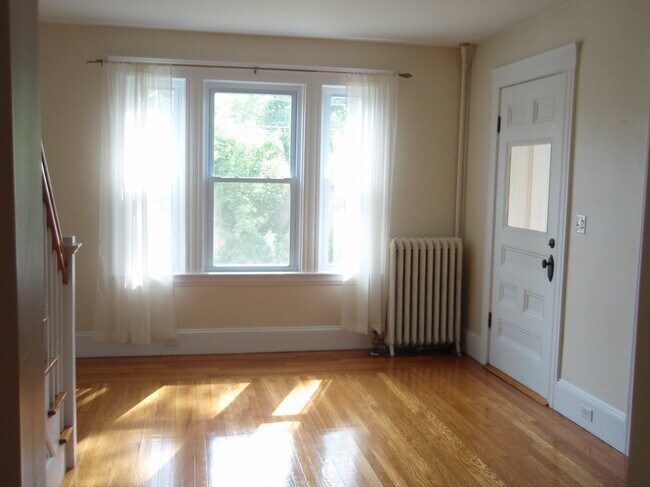 Comedor - 27 Granite St