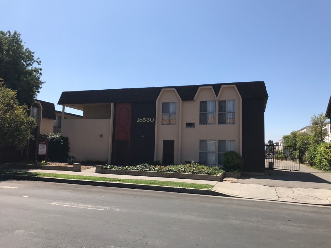 Primary Photo - Valley Townhomes Apartments