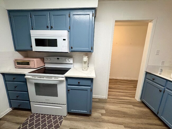 Foto del edificio - 806 Wildwood Ln