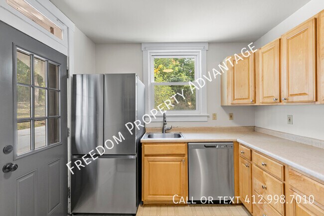 Building Photo - 749 Shady Dr E