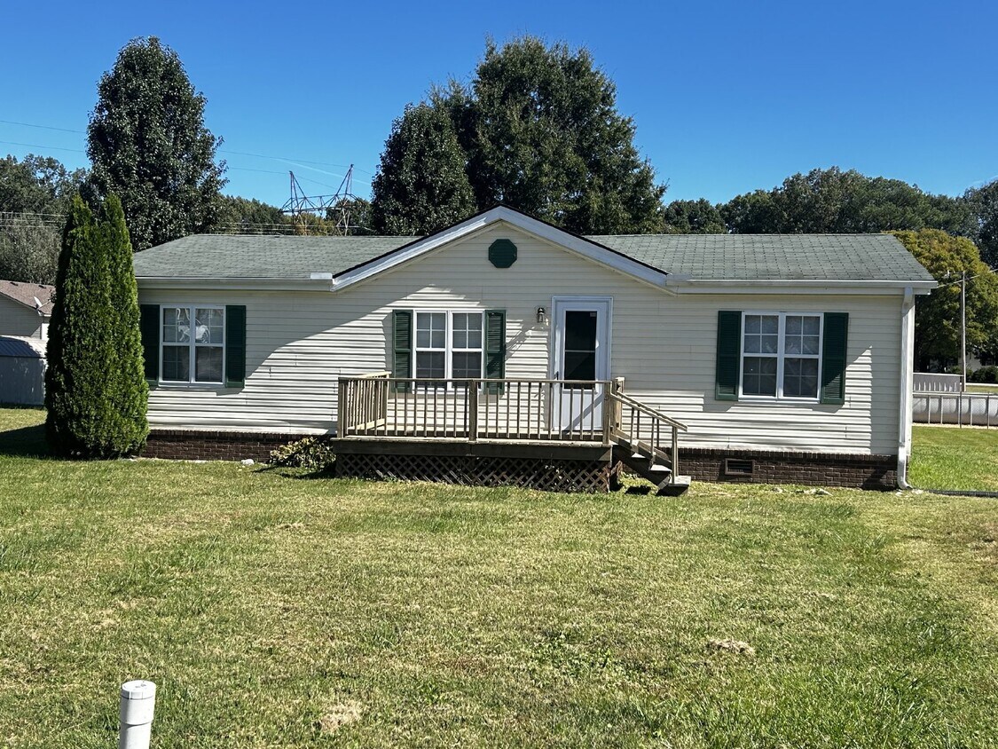 Primary Photo - "Charming 3-Bed, 2-Bath Mobile Home Retrea...