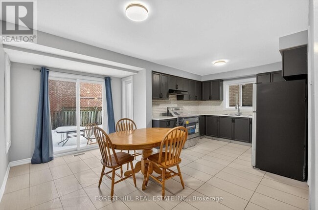 Photo du bâtiment - 28 Matterdale Ave