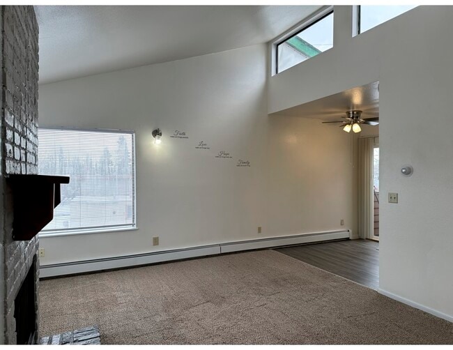 Foto del edificio - 2201 E 66th Ave