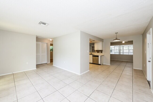 Building Photo - 109 Country Villas Dr
