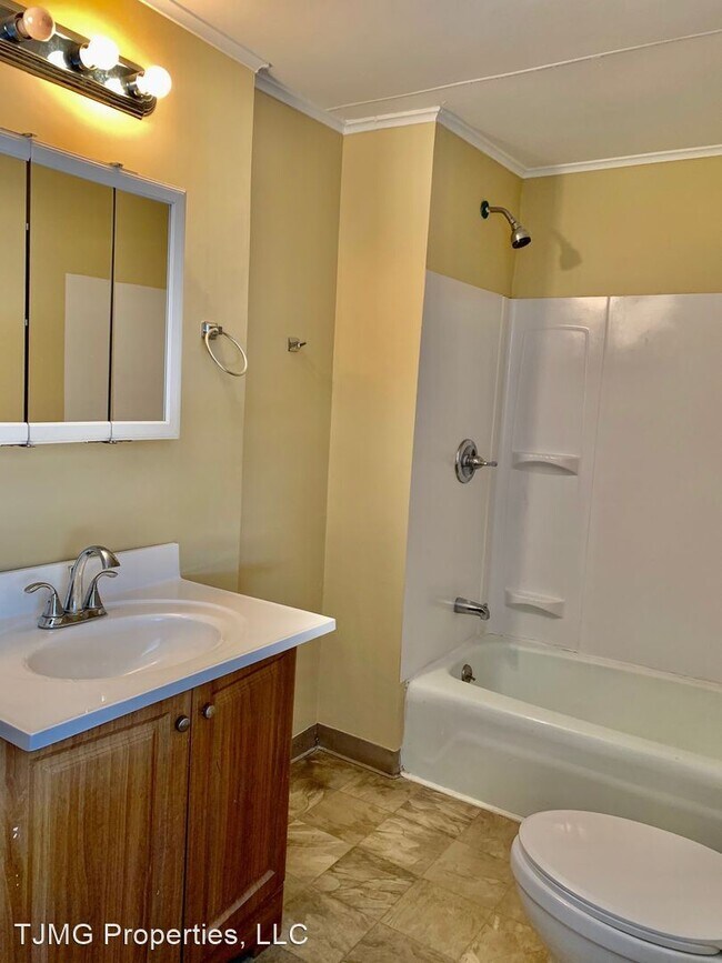Building Photo - 3 br, 1 bath House - 419 S Alvord St