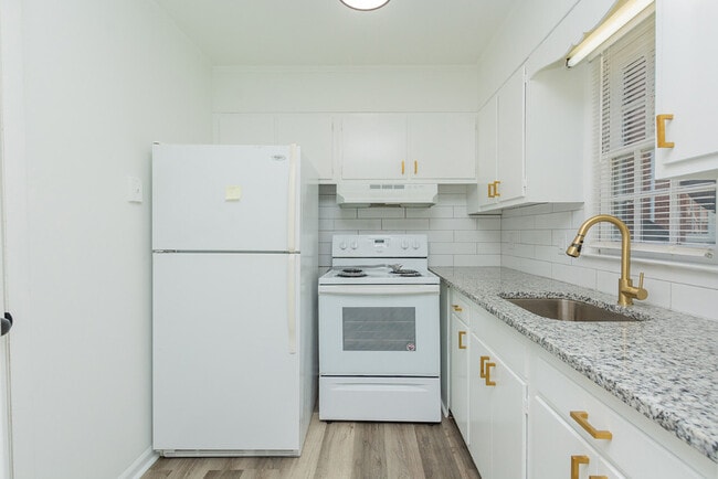 Building Photo - Greenbriar Townhomes