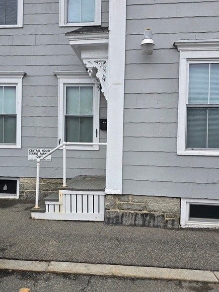 Building Photo - 5 Central Square