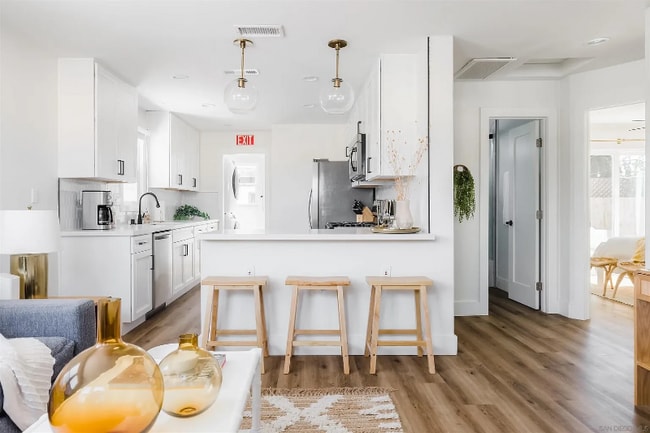 Building Photo - 1231 Center Ave