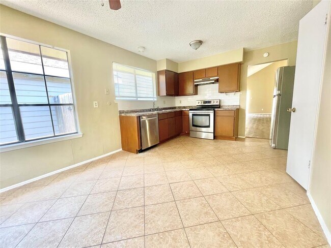 Foto del edificio - 19714 Lake Hollow Ln