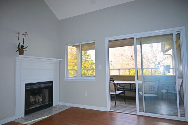 Building Photo - 2553 Stockbridge Dr