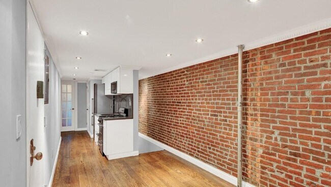 Foto del edificio - 118 E 7th St