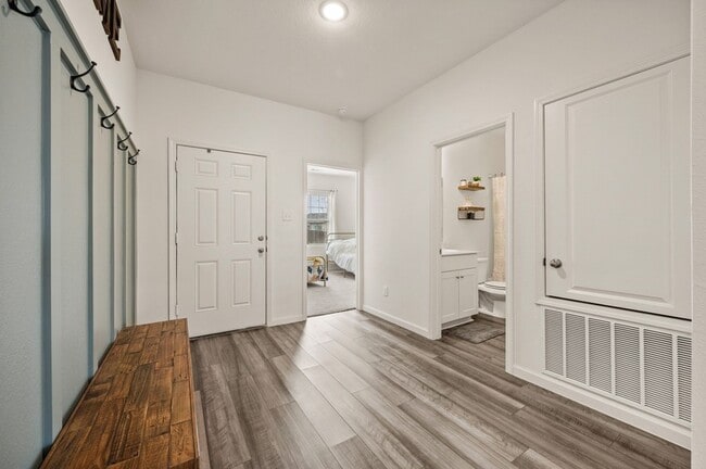 Building Photo - 4724 Swan Nck Dr