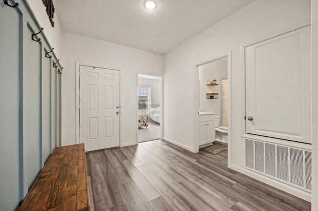 Foto del edificio - 4724 Swan Nck Dr