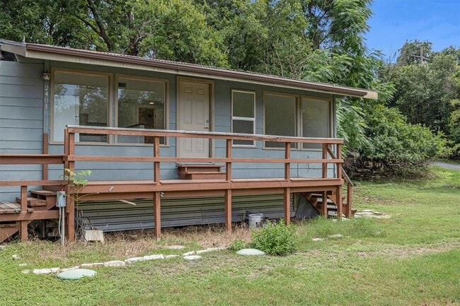 Building Photo - 2401 De Soto Dr