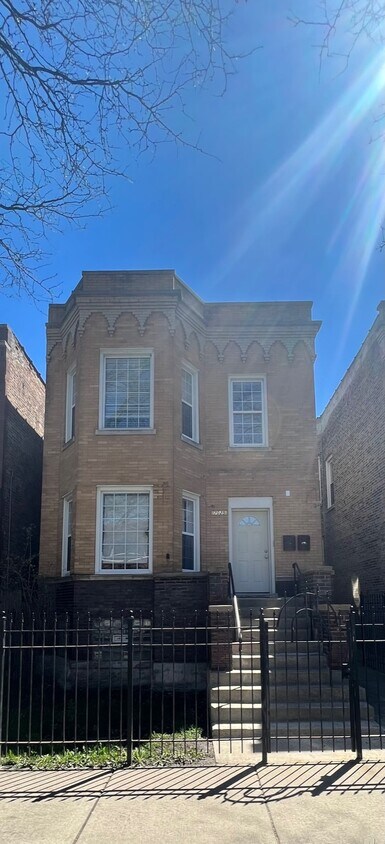 Primary Photo - 7025 South Calumet Avenue, Unit 2