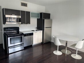 Building Photo - 621 11th St