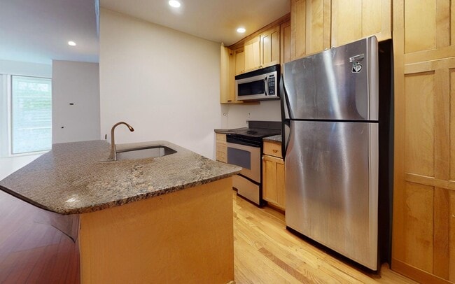 Photo - 23 Lake St (Somerville, MA) Townhome