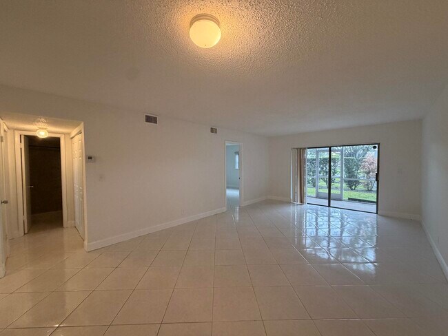 Building Photo - 8141 SW 24th Ct