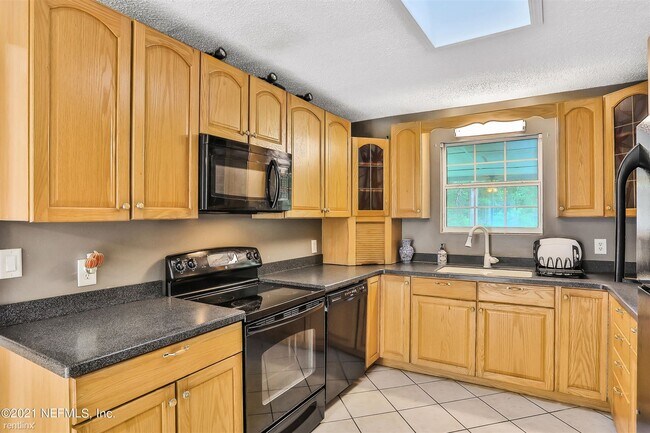 Building Photo - 3 br, 2 bath House - 270 Jefferson Ave