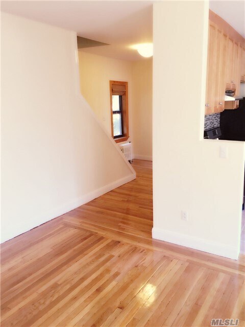 Foto del edificio - 39-09 210th St