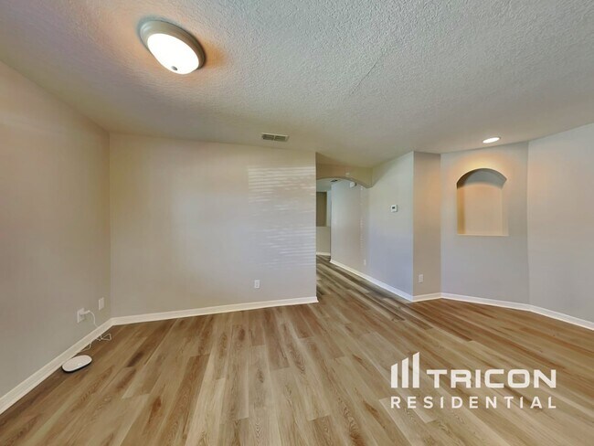 Building Photo - 591 Swallowtail Dr