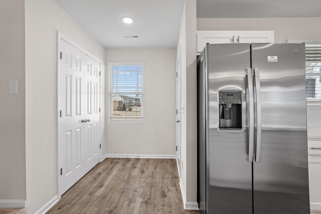 Building Photo - 1037 Peony Ln
