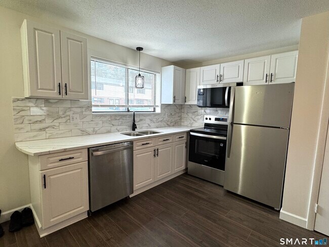 Foto del edificio - 39 Horton Hill Rd