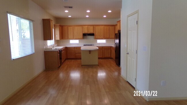 Foto del edificio - 784 San Jacoma Pl