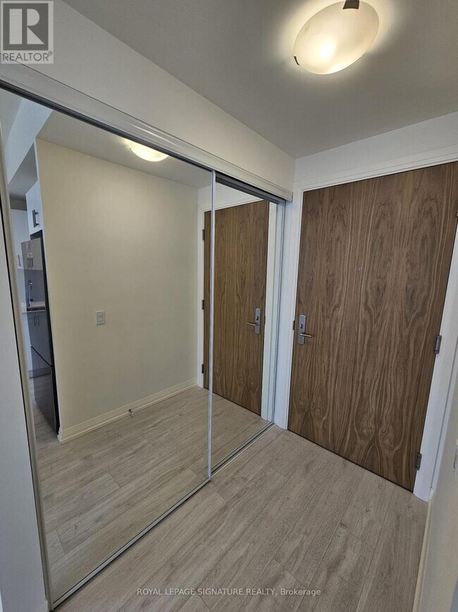 Building Photo - 27 Korda Gate