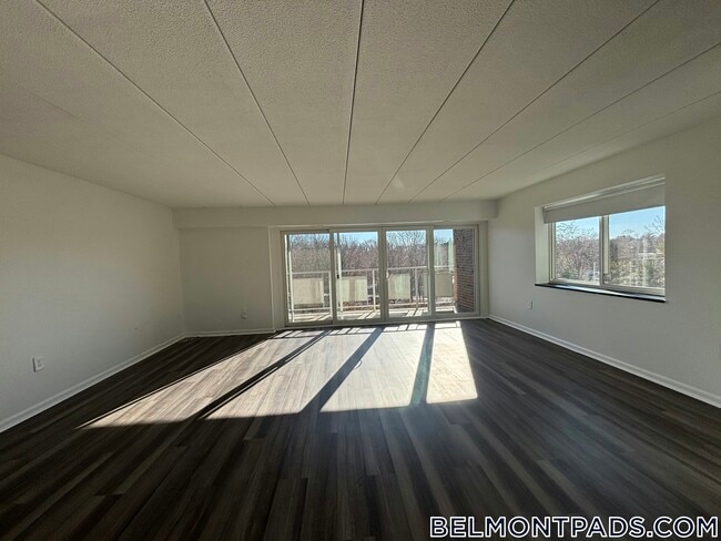 Building Photo - 53 Hill Rd