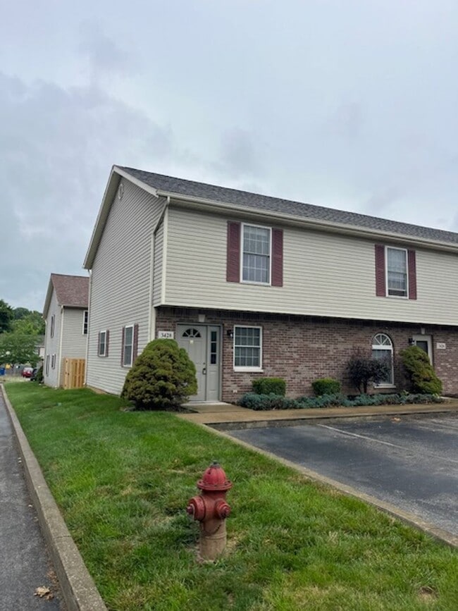 Building Photo - 3428 S Oaklawn Cir