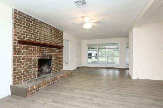 Building Photo - REMODELED Bryan Home AVAILABLE IMMEDIATELY...