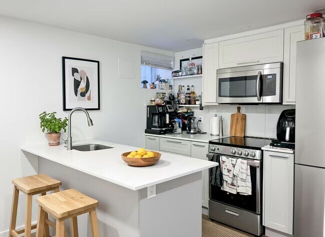 Building Photo - 12 Rusholme Park Cres