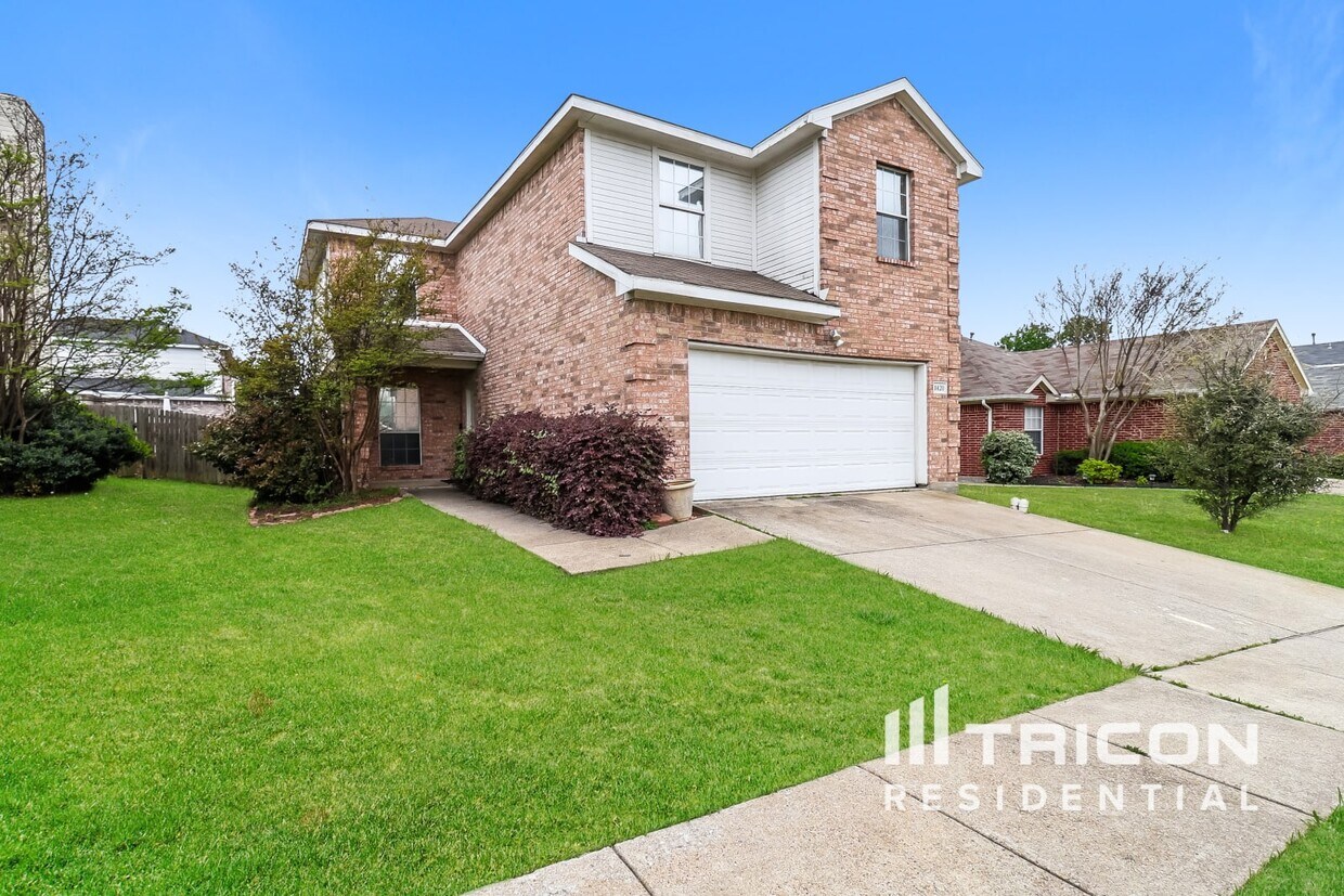 Primary Photo - 1420 Deville Cir