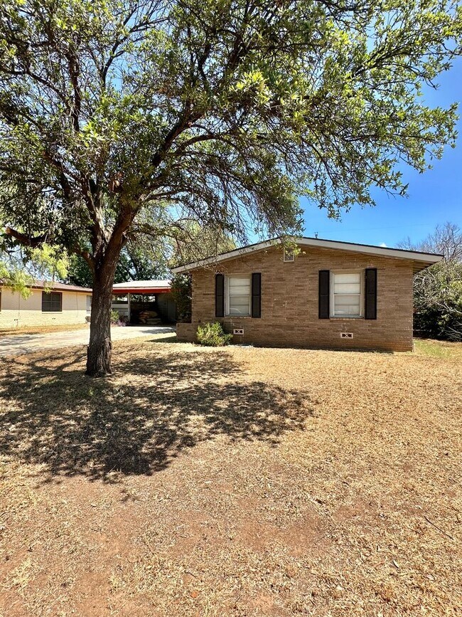 Foto del edificio - COMING AVAILABLE IN JULY - 3 Bedroom Home ...
