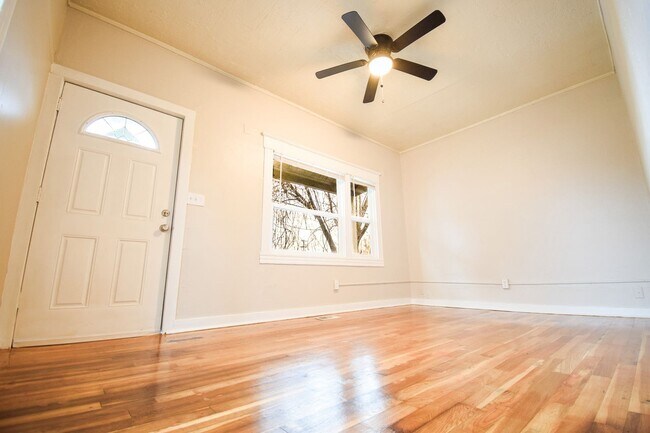 Building Photo - Charming 2 Bedroom House in North Portland