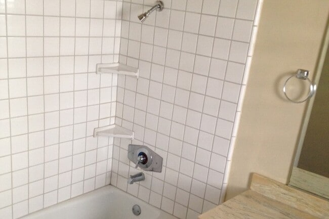 Building Photo - Bonnie's Garden Apartments