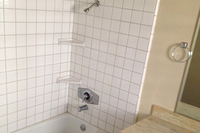 Foto del edificio - Bonnie's Garden Apartments