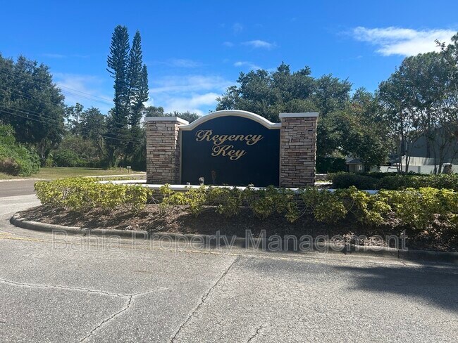 Foto del edificio - 2320 Lake Woodberry Cir