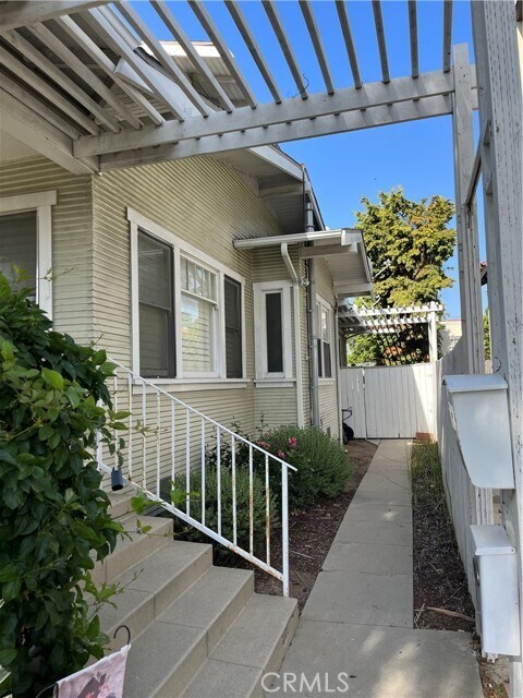 Building Photo - 804 S Walker Ave